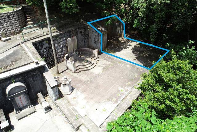 赌王丧礼各房太太与子女们到场，个个神情肃穆