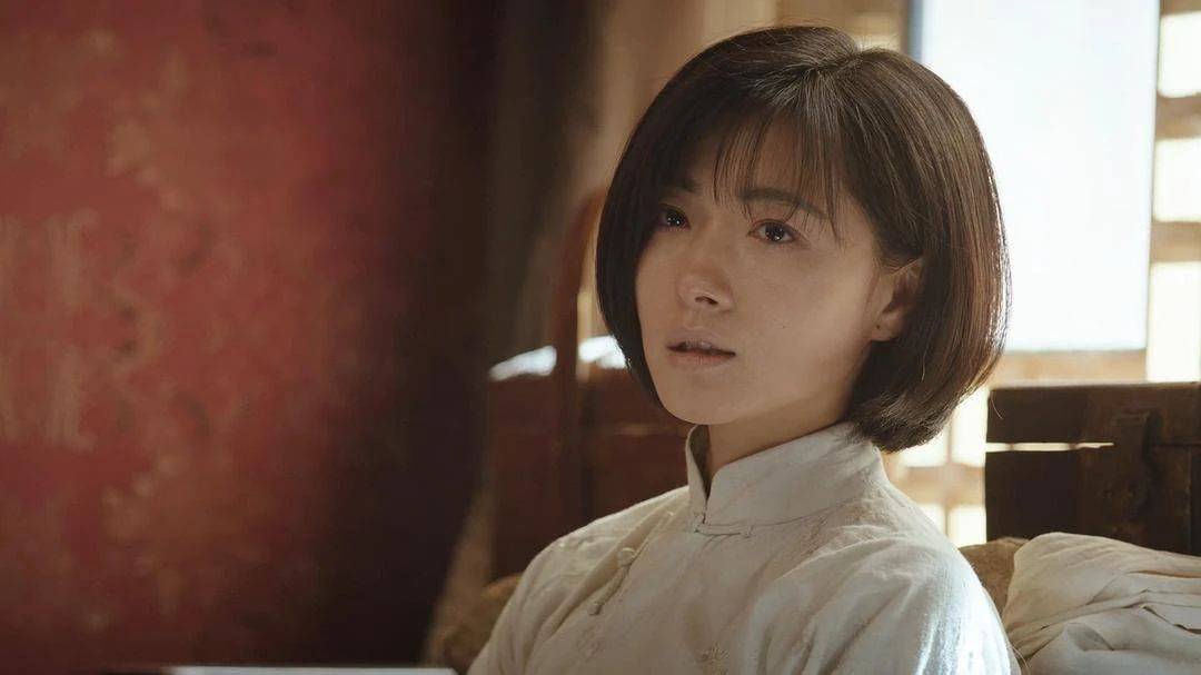 除了万茜，这五位也是娱乐圈知性、貌美，但很