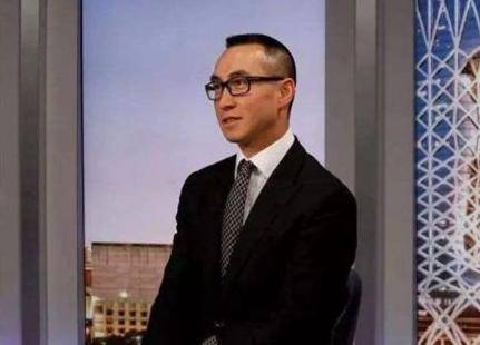 何猷龙自主创业不争赌王家产，娶初恋与绯闻绝