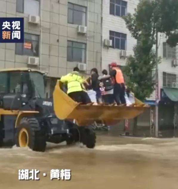 高考|这届高考催泪瞬间，看到第一个就忍不住了