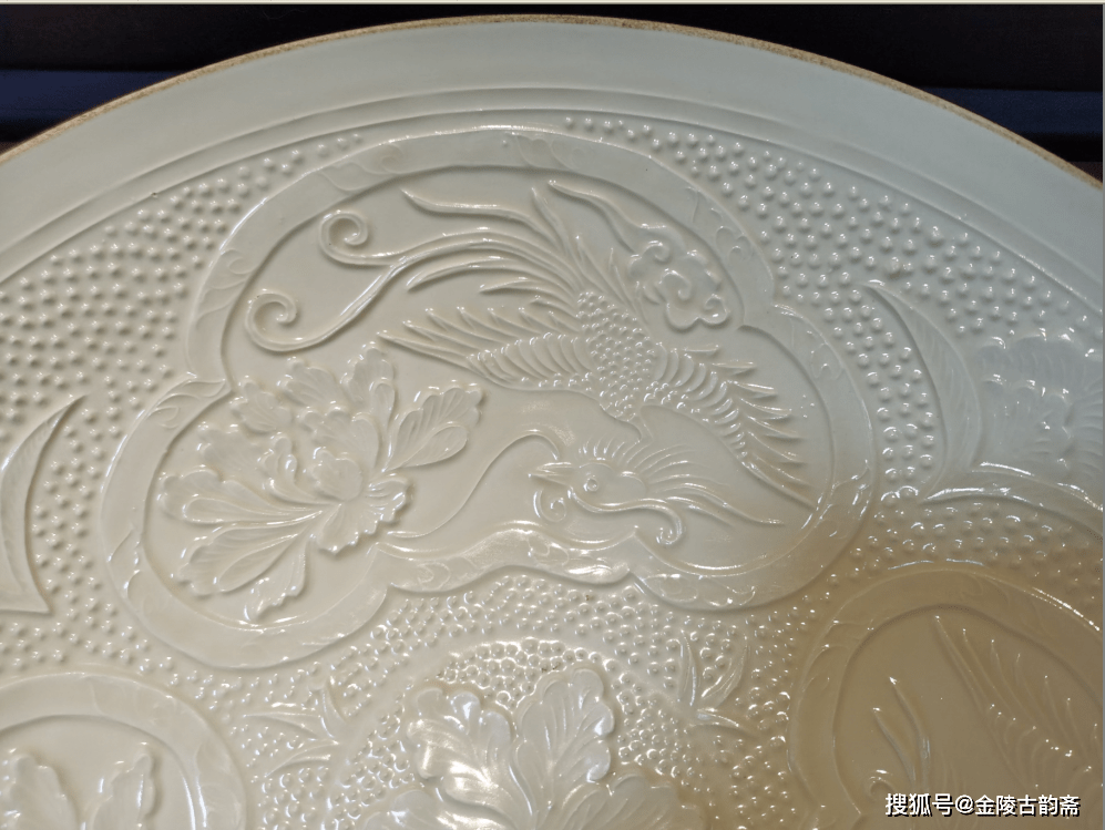 我的镇斋之宝38:宋定窑白釉珍珠地凤穿牡丹纹印花大盘