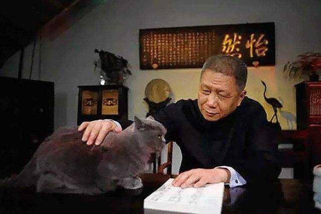 马未都逛古玩店，低价捡漏一件康熙官窑，心中窃喜感叹老板不识货