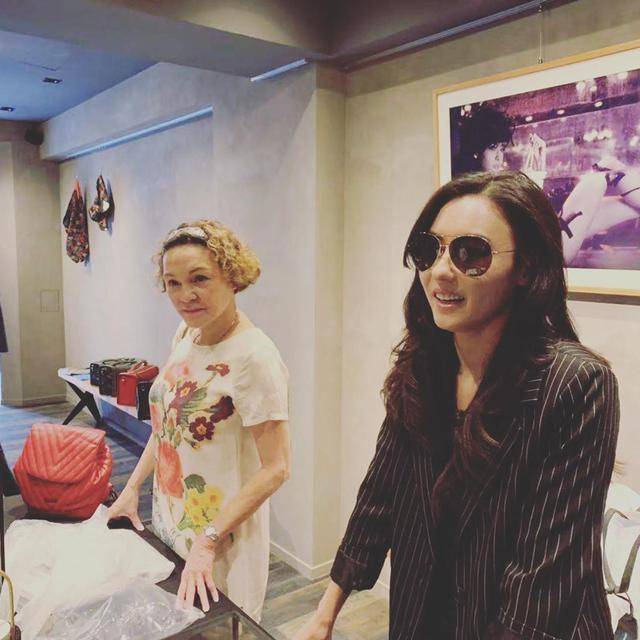 Marcus|张柏芝三胎没白疼，帮亲妈带货相当乖巧，无意中露出小肉脸