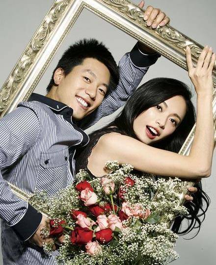 靠实力红了整整十年，如今娶娇妻结婚无人知，