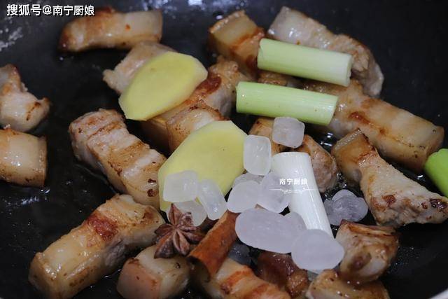 大火|很多人少做了这一步，难怪做出来油腻，看着都不想吃做红烧肉时