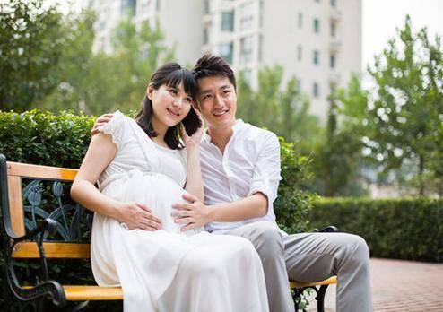 95后孕妈朋友圈分享“孕装照”时忘屏蔽亲戚，遭家人围攻：不知羞