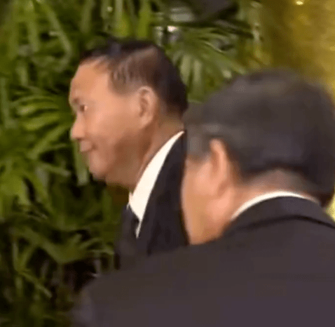 著名影星现身赌王公祭活动!落魄后,如今只像个普通的老人
