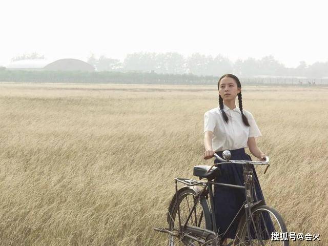 沦落至此?40岁张静初搭网红自曝奢华豪宅,还甘做女配出演小网剧
