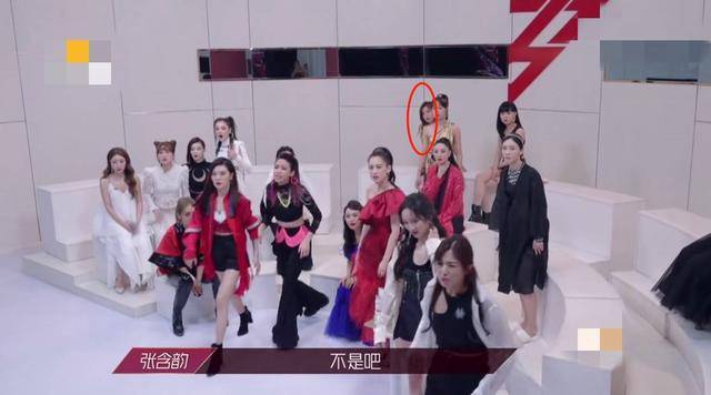 耳语|原创沈梦辰被淘汰时，吴昕顿时神伤离座，相拥耳语击碎多年不和传闻