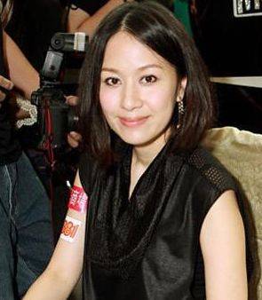 因嫌刘恺威没名气提出分手,入豪门遭丈夫虐待
