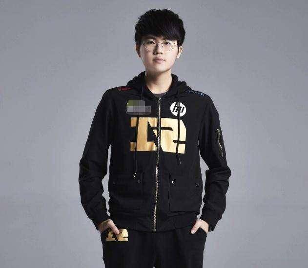 直播间|小虎头号＂黑粉＂姿态，直播间模仿小虎说话，遇女友查房秒变脸