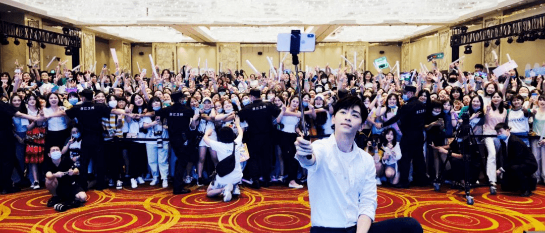 Meco|Meco蜜谷果汁茶与邓伦组宠粉CP，明星效应提升品牌“软实力”