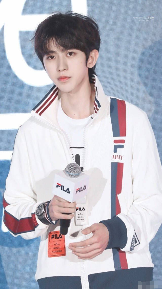 学长|原创蔡徐坤品牌活动饭拍，运动风学长坤上线！你的“夏日情人”来袭