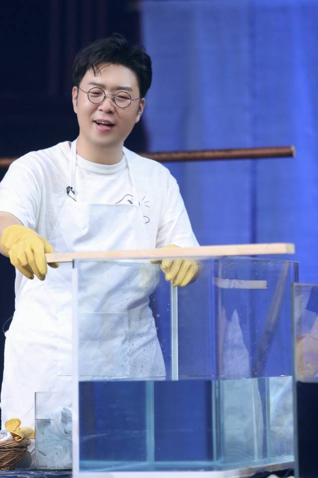 姐姐|原创又一个被家人连累的明星，杜海涛姐姐直播间骂人，幸亏回应及时