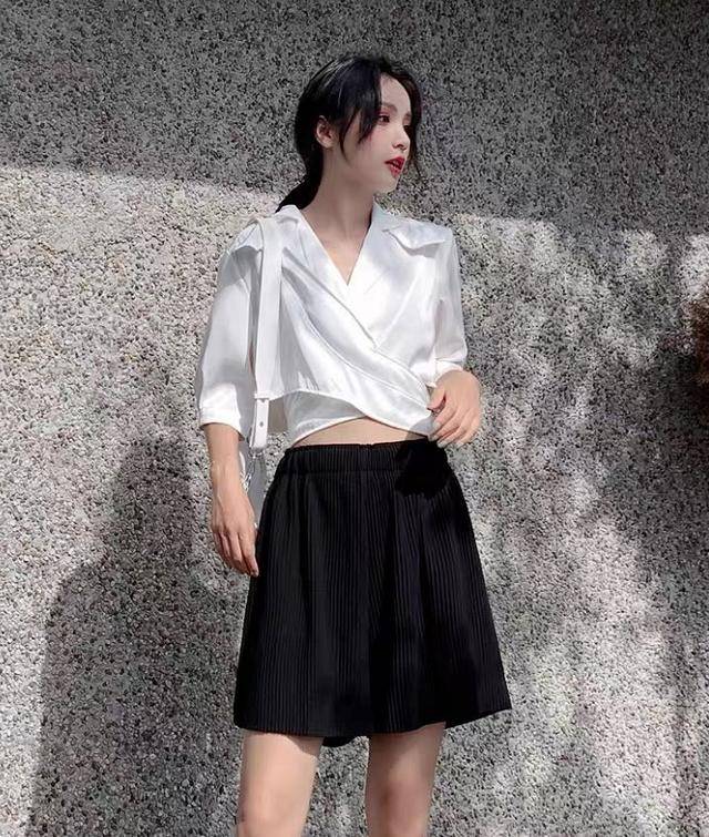 最新时尚短裤图片 fec3e0ca671a4aa8bd4304d370b8f9bb.jpeg