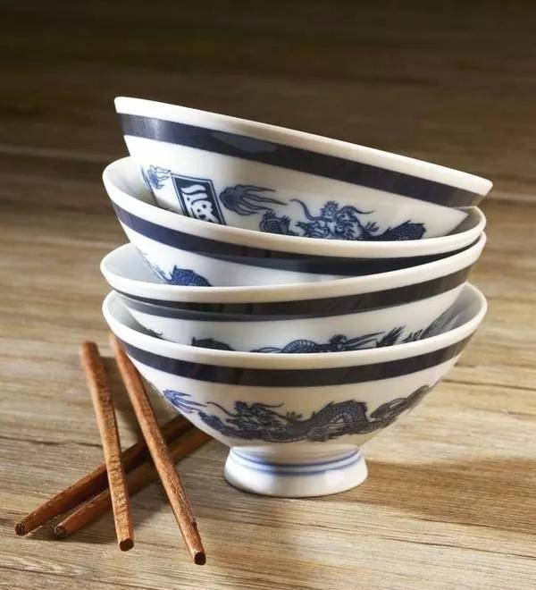 老一辈人对于饭碗的禁忌告诫,不管你信不信,是真有讲究