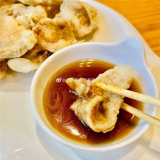 烤肉|焦焦的烤出油最香~吃在大连-上等的五花肉