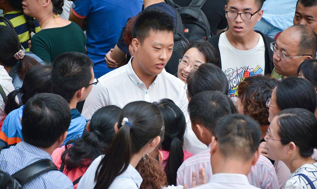 中考后的自主招生，很多学生会淘汰，你支持他们参与招生吗？