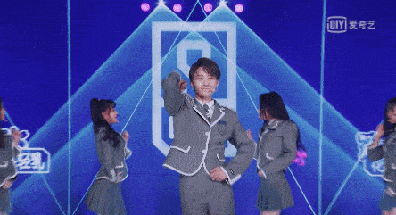 刘雨昕|女团C位被骂“比蔡徐坤还男人”,羞辱谁呢?