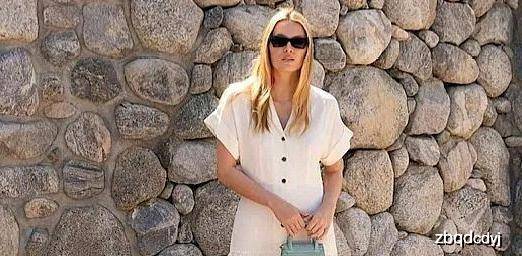 衣服|彩色的衣服如何过夏天,素色的衣服更加好看,时尚达人如何搭配?