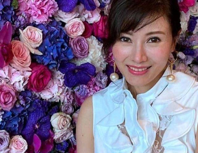 齐刘海|50岁李嘉欣近照颜值崩不住了？挑战齐刘海装嫩，却被高颧骨拖累