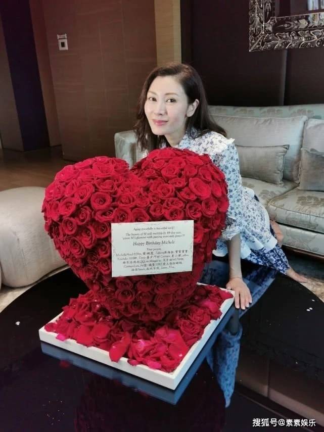 刘海|不服老不行！50岁的李嘉欣晒未修图素颜照，刘海造型非常显老