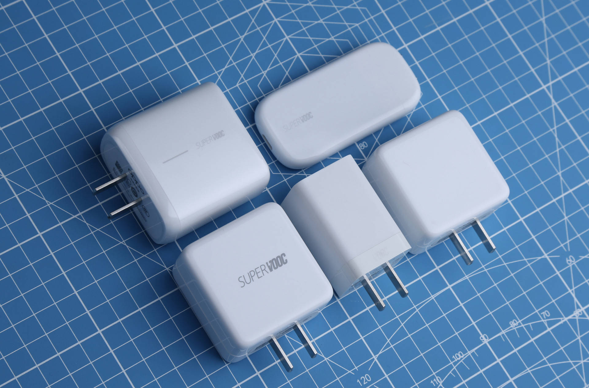 充电器|能装进口袋的50W，OPPO饼干超闪充电器评测