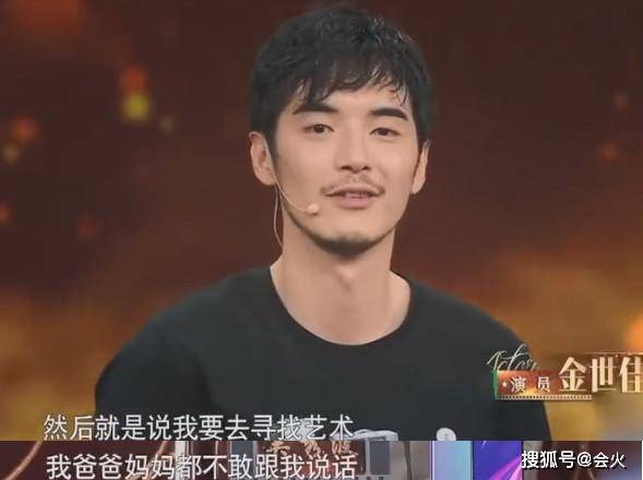 河神|原创知名男星深夜现身路边摊撸串，不修边幅很邋遢，抠完脚后又剔牙？