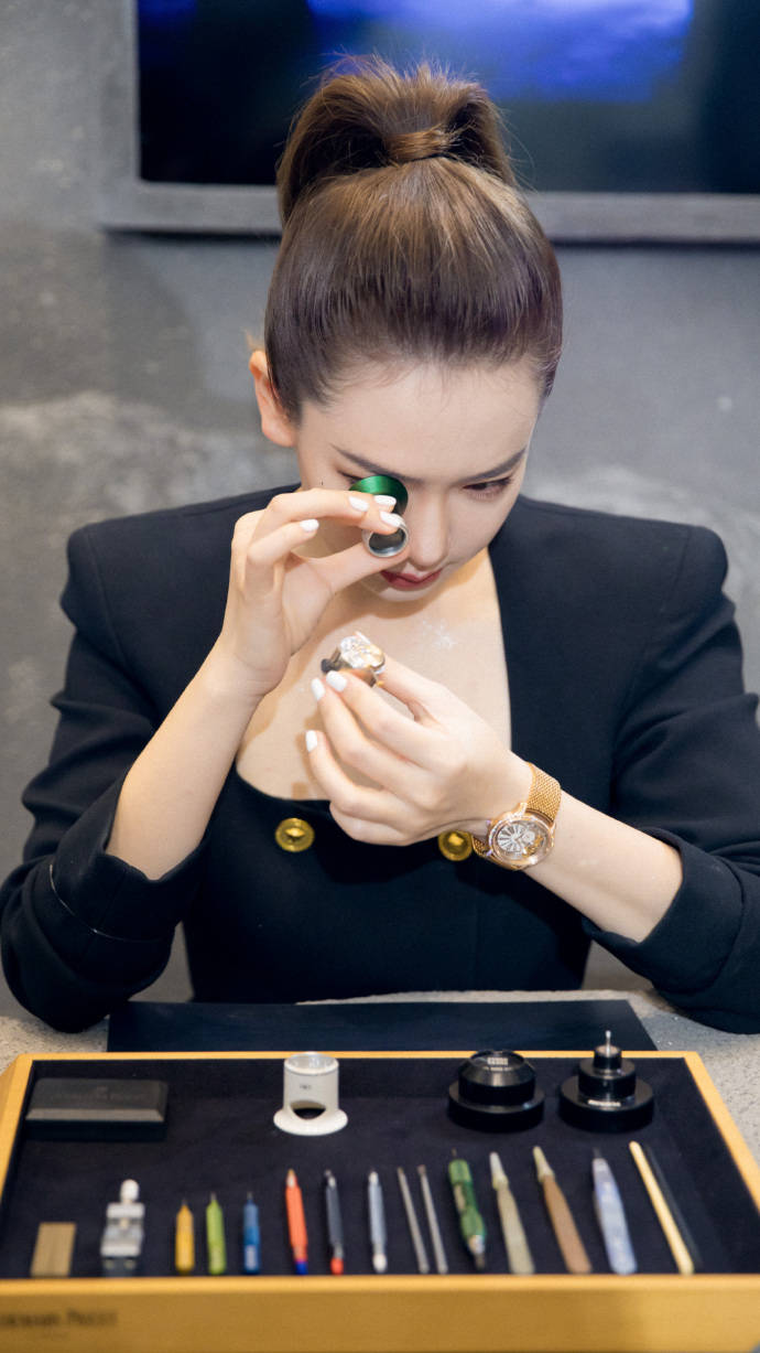 钻石|戚薇独家揭秘：一个爱美女生的终极梦想是获得了TA！