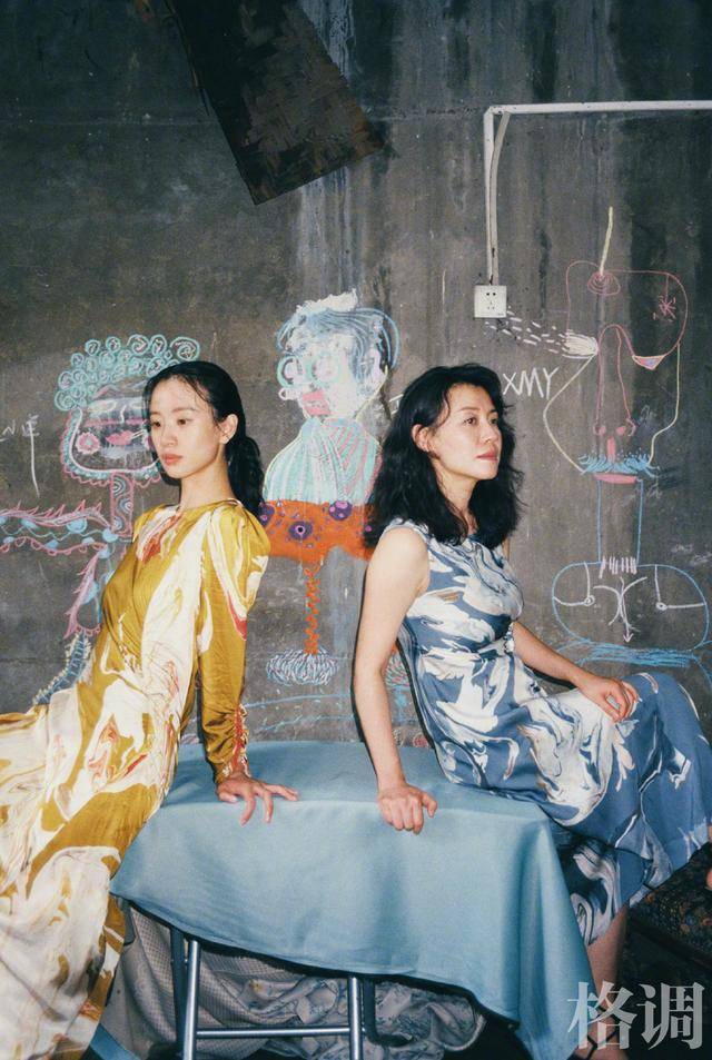 较量|原创刘琳李梦重庆隐秘大片，两位妈妈戏外的较量，眼神里却充满了情绪