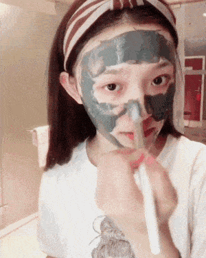 冲浪|林允不愧是美妆博主,综艺上玩冲浪皮肤白到发光,素颜更让人羡慕