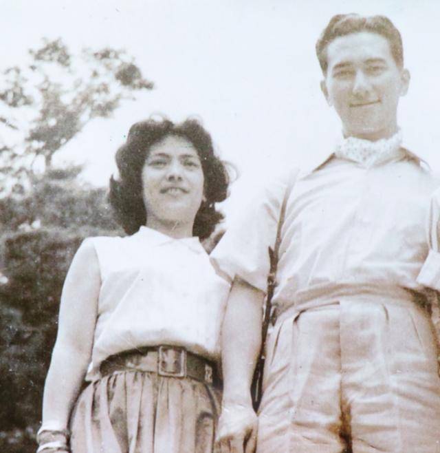 蓝琼缨|赌王四位太太年轻旧照比美：三太娇憨有福相，二太颜值很一般