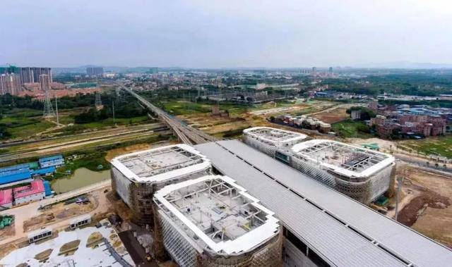 约需时25分钟,在广州北站换乘地铁9号线,到珠江新城约需要1小时, 大约