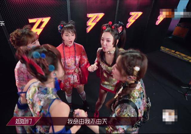 造型|三公造型，黄龄王霏霏用宁静同款“中毒唇”，张雨绮国风裙靠颜撑