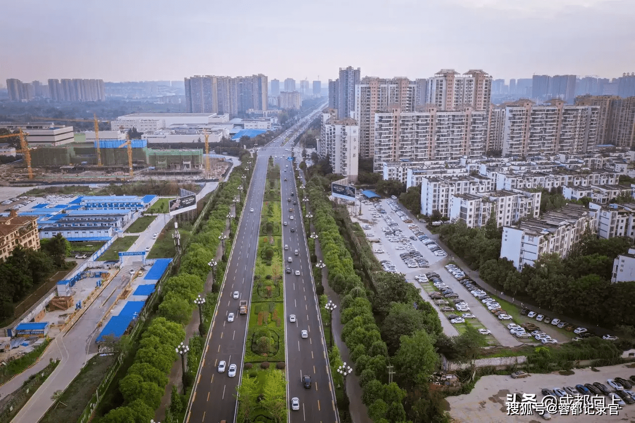 大道新都城区段,目前城区段大部分道路已经改造完毕,现目前是改造三河