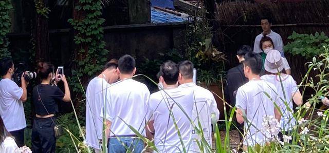 胡歌消失7个月罕现身,身材消瘦帅气不减