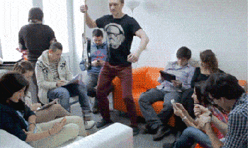 原创搞笑gif:这就尴尬了,妹子也是一脸懵逼