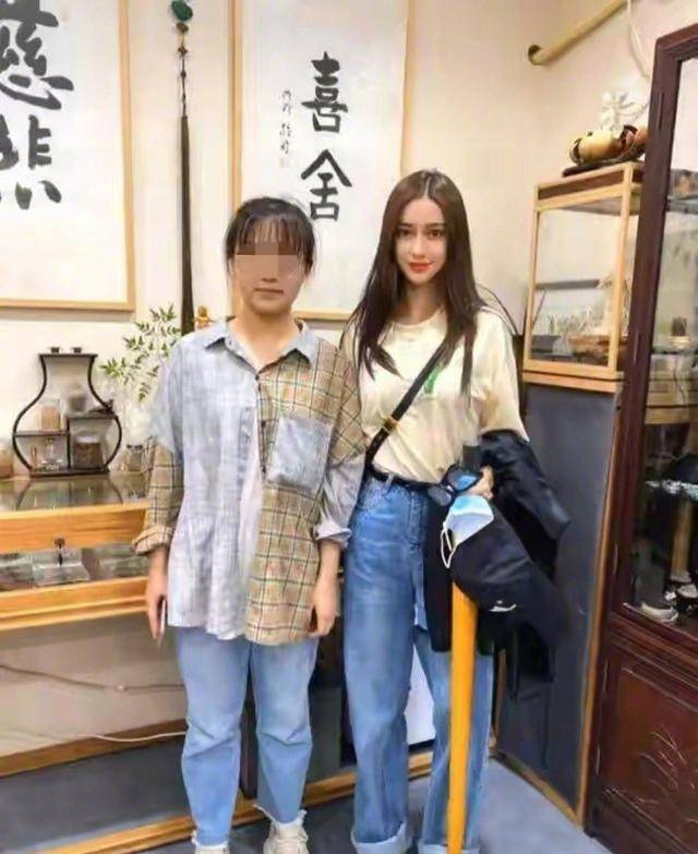 乐佳人口罩_戴口罩的卡通图片(2)