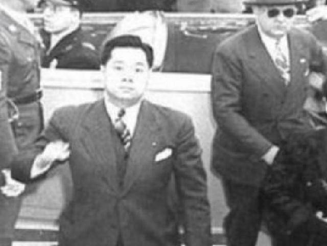 姨父是军委主席,父亲是部长,他放浪形骸:带上母亲的牌友赴美结婚