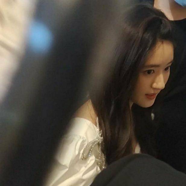 状态|赵露思生图上热搜了？是怎么回事？