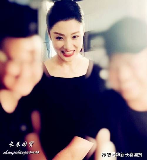 52岁前“央视一姐”周涛近照曝光,被赞逆生长
