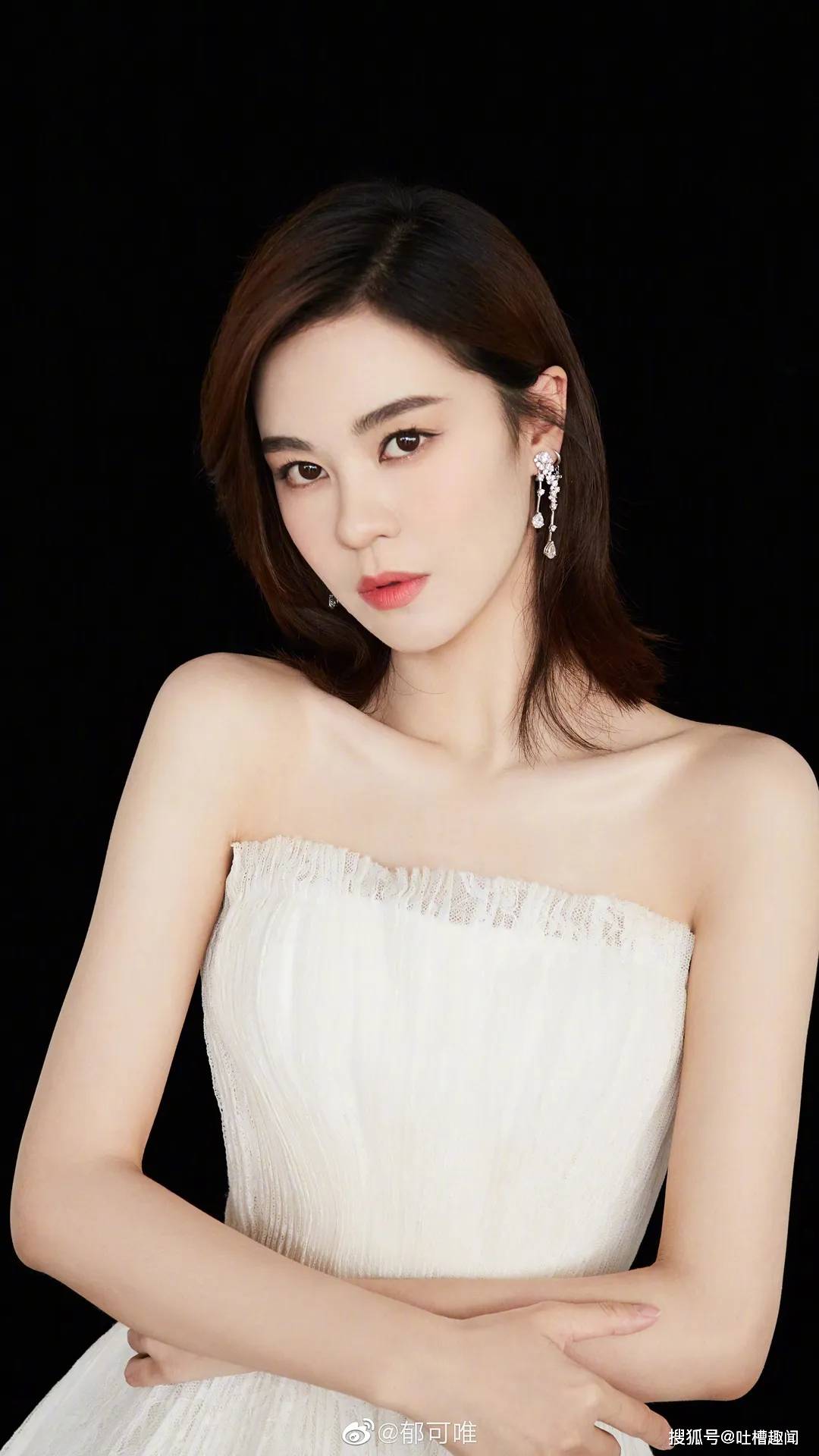 一些好看的全面屏明星高清壁纸:郁可唯