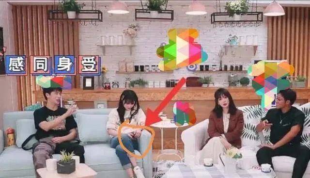 包袱|原创偶像包袱太重的郑爽，上综艺划水玩游戏作弊，水都要“假喝”？