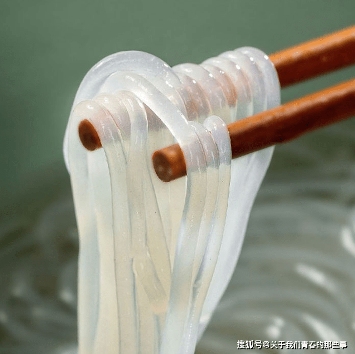 五花肉|焯水后别直接下锅!多做一步,根根分明,爽滑入味不粘锅炒粉条