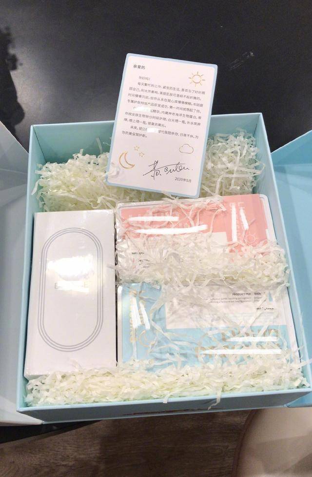 张萌|张萌晒姐姐们送的礼物：张雨绮宁静一出手就30万，吴昕好朴实