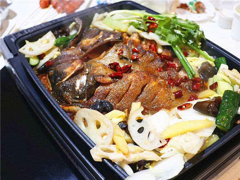 烤鱼|能吃上这样豪华的烤鱼很享受深海的石斑鱼来烧烤