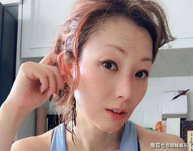 健身|健身还要化浓妆?郑秀文挥汗如雨不忘口红,偶像包袱太重了?