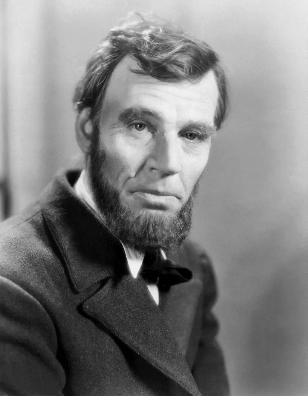 疫情之后，年入40万的金融男没衣服穿了