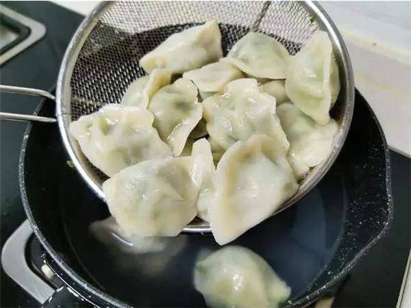 速冻水饺要煮几次水开 fc7ec841d15f43d486a74f80c1740af2.jpeg