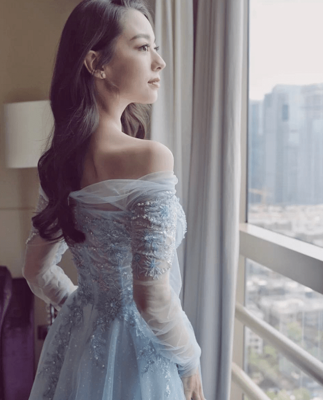 怎么拥有直角肩和锁骨 013ae2e348d24d5cbc0c5ef21f4ce8e3.png